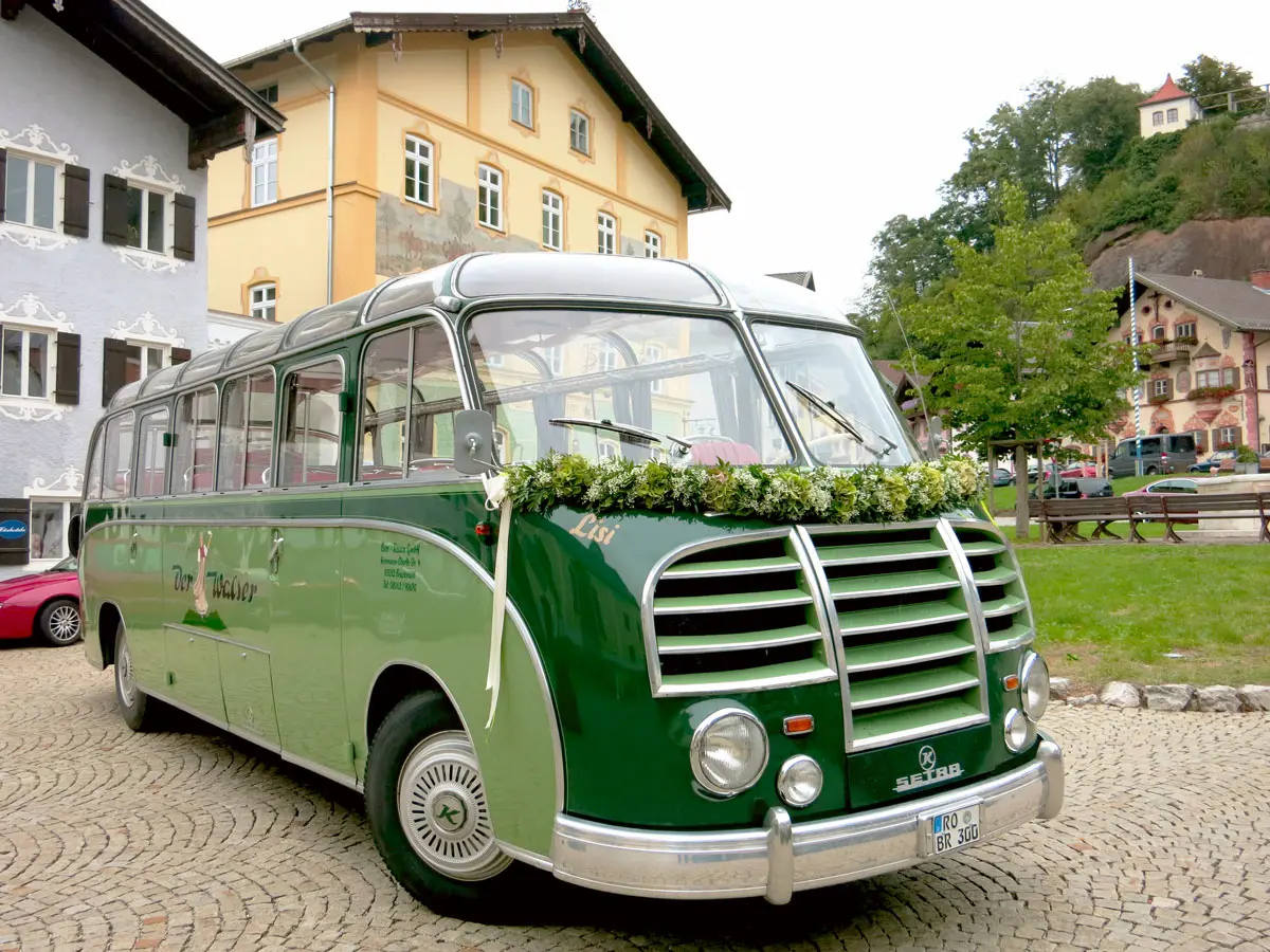 Restaurierter Oldtimerbus Setra S8 aus dem Jahr 1953 von Berr Reisen
