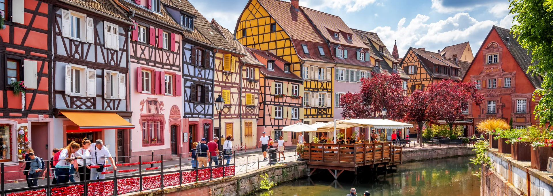 Bunter Frühlingsmarkt im Elsass