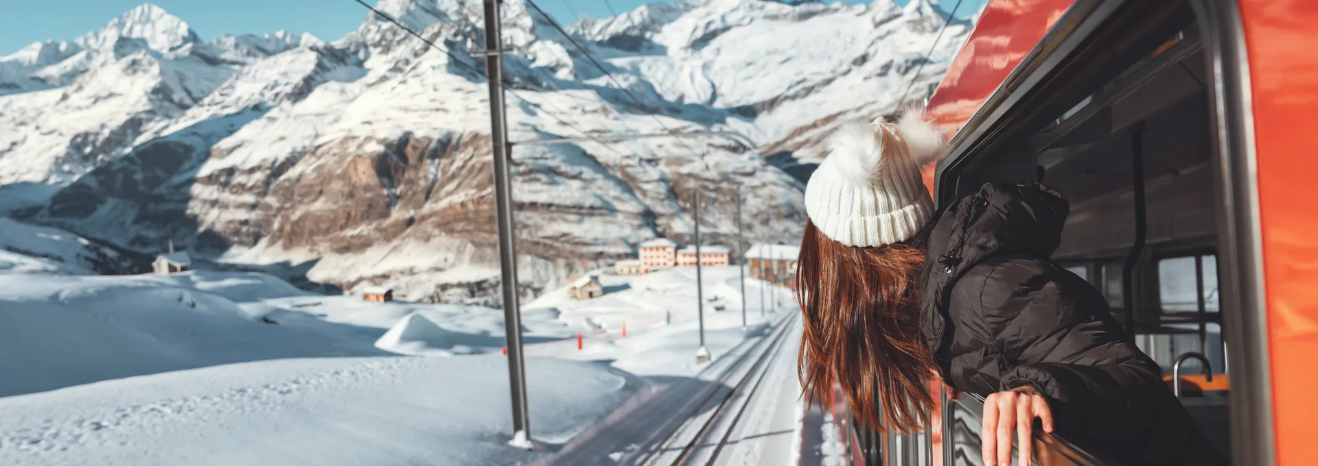 Auf Schienen durch die Schweizer Winterwelt